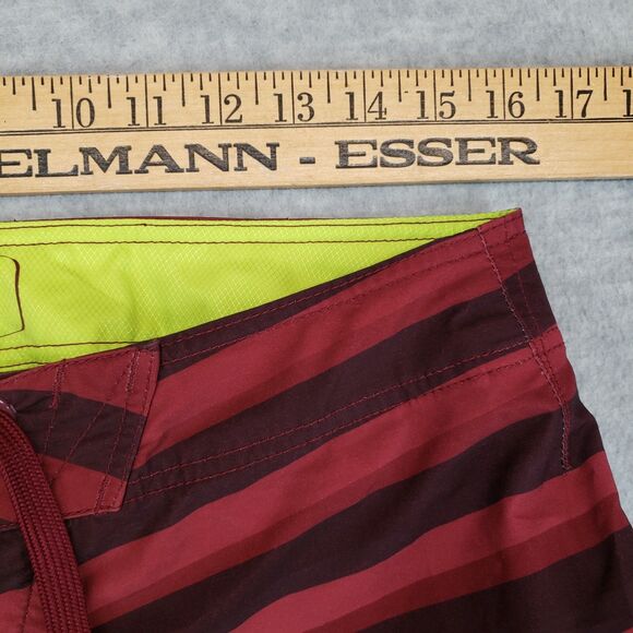 Oakley Motion Board Shorts Mens 32 Puruple Yellow Striped Skater 00s y2k Surf - Picture 6 of 6